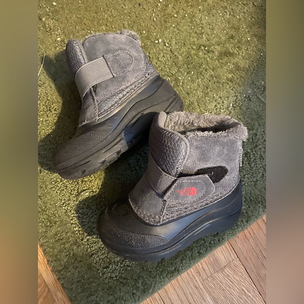 North Face Alpenglow || Toddler Boots 8